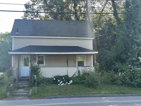 507 Riverside Dr, Auburn, ME 04210