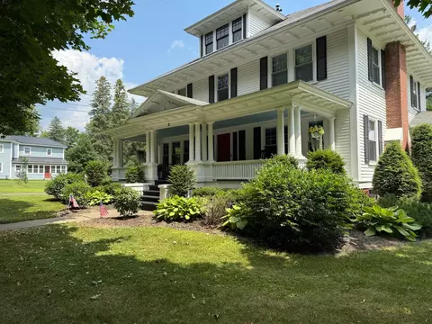 86 Court St, Houlton, ME 04730