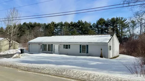 28 Pleasant Hill Dr, Waterville, ME 04901