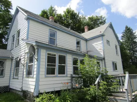 15 Green St, Houlton, ME 04730