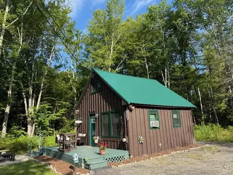 910 Mutton Ln, Clinton, ME 04927