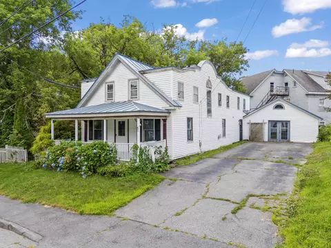 62 Warren St, Rockland, ME 04841