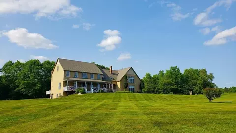 102 Water St, Guilford, ME 04443