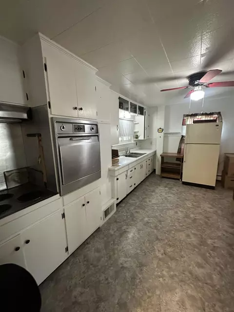 Kitchen - 47 York St, Millinocket, ME 04462 photo 2 of 4