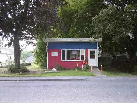 106 Pleasant St, Oxford, ME 04270