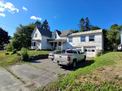 12 Jones St, Madison, ME 04950