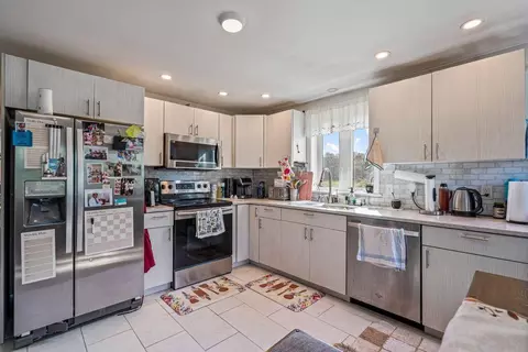 83 Wardtown Rd, Freeport, ME 04032