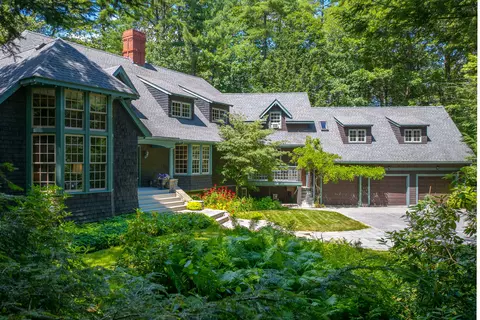9 Scitterygussett Dr, Falmouth, ME 04105