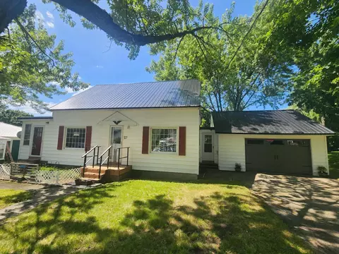 34 Cedar St, East Millinocket, ME 04430