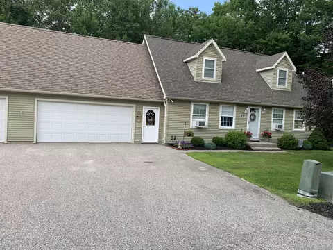 46 Club House Ln #9, Auburn, ME 04210