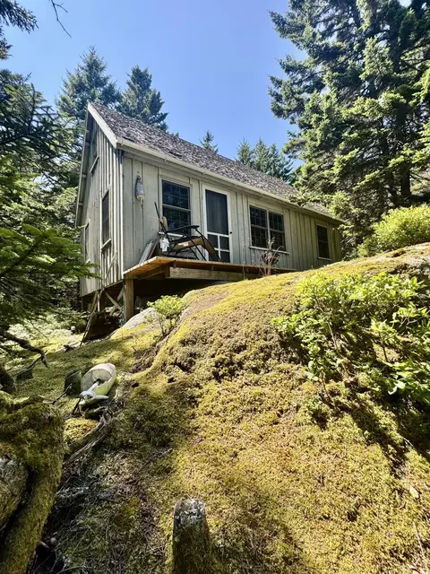 90 Greens Is, Vinalhaven, ME 04863