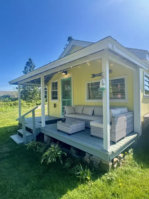 63 York Rd, Vinalhaven, ME 04863