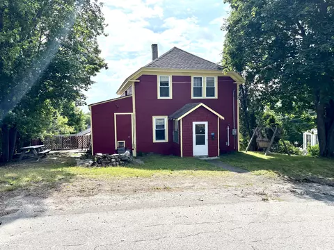 85 School St, Millinocket, ME 04462