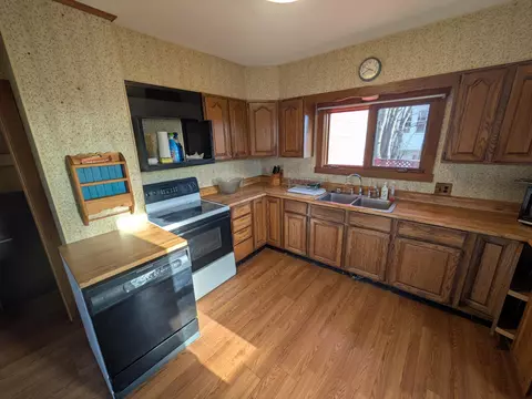 Kitchen - 85 School St, Millinocket, ME 04462 photo 5 of 8
