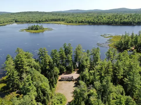 26 Aqua Ln, Lincoln, ME 04457