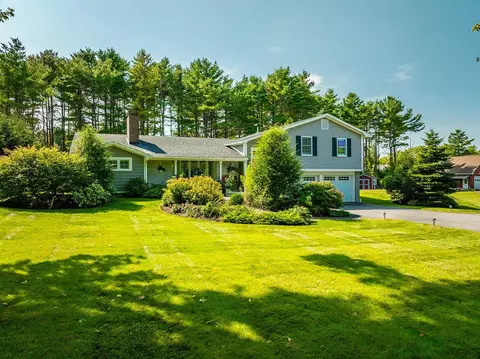 111 Warrenton St, Rockport, ME 04856