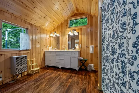Bath - 577 Shelton Trl, Rangeley, ME 04970 photo 1 of 4