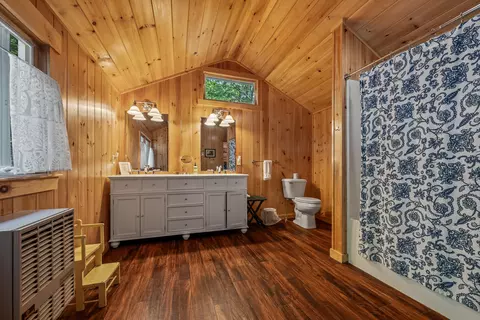 Bath - 577 Shelton Trl, Rangeley, ME 04970 photo 2 of 4