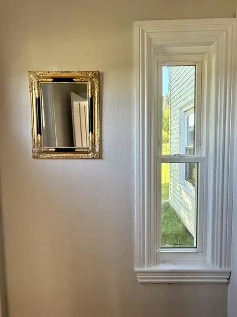 Entry Way - 50 E Boston Rd, Vinalhaven, ME 04863 photo 1 of 3