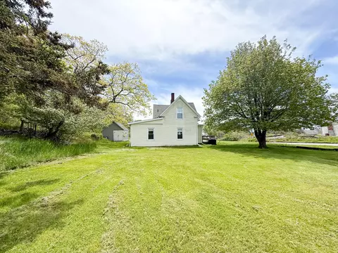 50 E Boston Rd, Vinalhaven, ME 04863