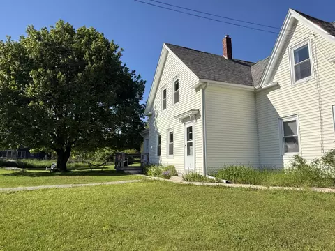 Exterior - 50 E Boston Rd, Vinalhaven, ME 04863 photo 5 of 13