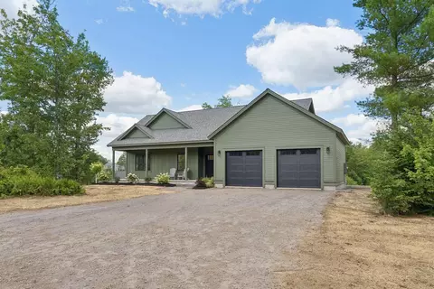 43 Rose Douglas Ln, Brunswick, ME 04011