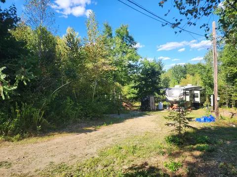 315 Golf Course Rd, Newport, ME 04953