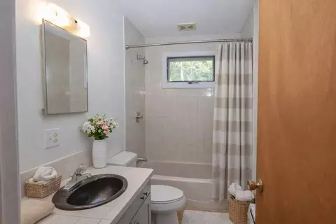 Bath - 27 Peabody Rd, Eustis, ME 04936 photo 1 of 2
