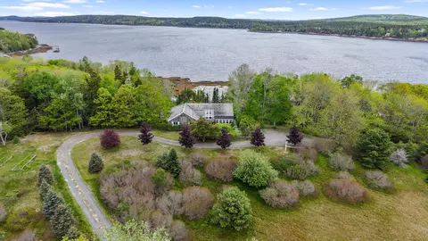 36 Wiegand Pl, Deer Isle, ME 04650