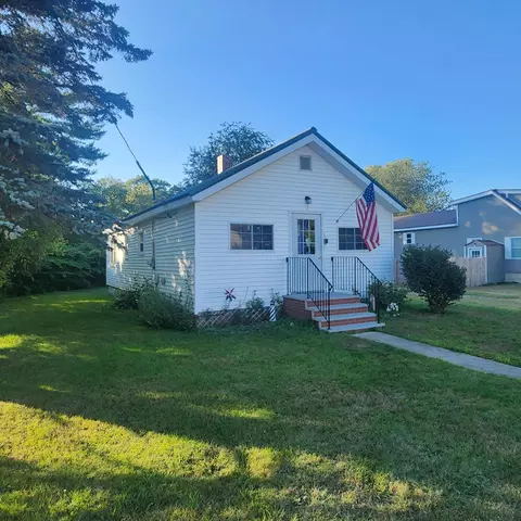 17 Willow St, Howland, ME 04448