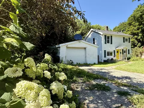 43 Harrison St, Calais, ME 04619