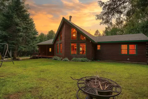 24 Stone House Ct, Whitefield, ME 04353