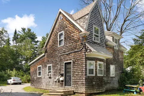 52 Harvard St, Auburn, ME 04210