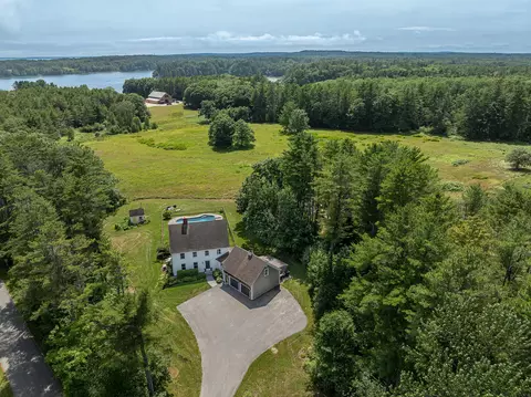 52 Lambert Rd, Freeport, ME 04032
