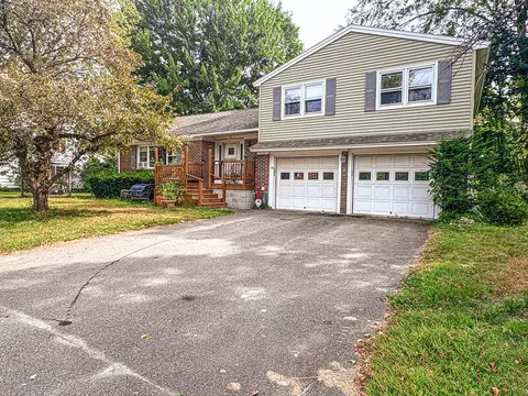 18 Eustis Pkwy, Waterville, ME 04901