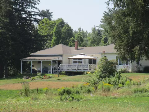 733 Lake St, Auburn, ME 04210