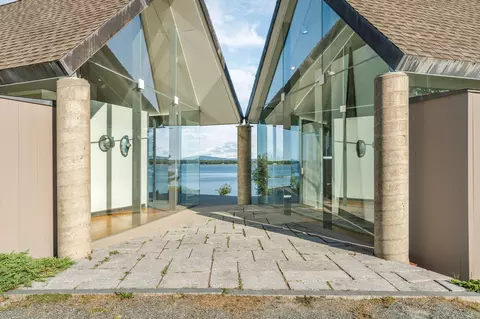 31 Daybreak Ln, Surry, ME 04684