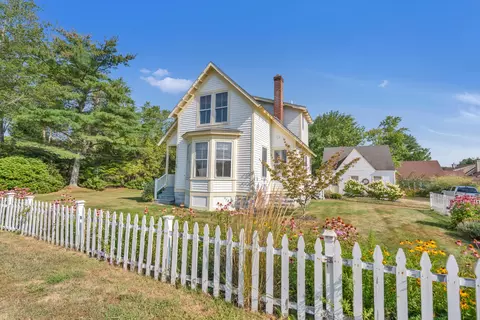 86 Summer St, Kennebunk, ME 04043