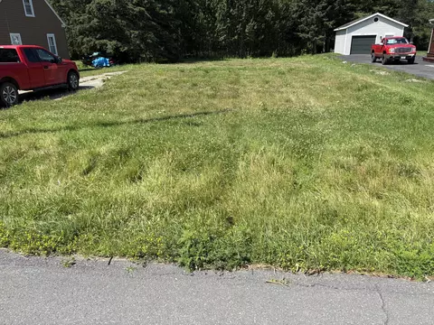 38 Elizabeth St, Presque Isle, ME 04769
