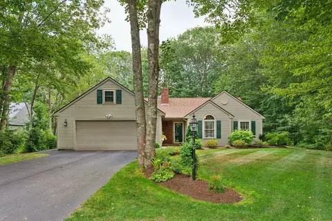9 Honeysuckle Ln, Scarborough, ME 04074