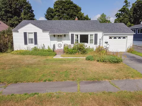 30 Spruce St, East Millinocket, ME 04430