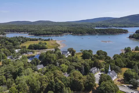 1131 Main St, Mount Desert, ME 04660