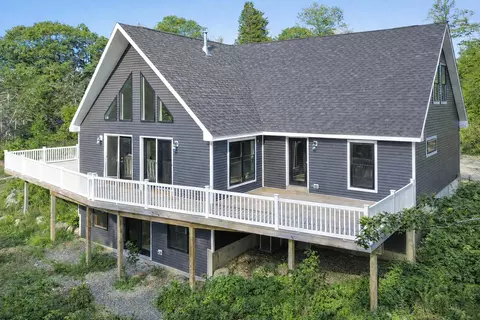 36 Treasure Ln, Deer Isle, ME 04627