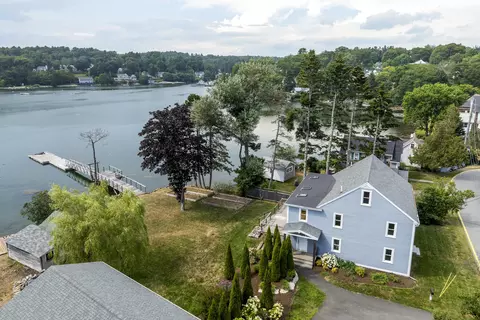 21 Sea St, Boothbay Harbor, ME 04538