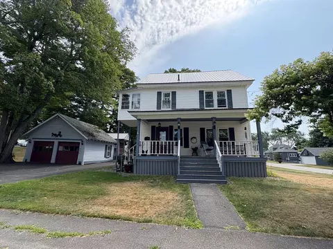 27 Birch St, East Millinocket, ME 04430
