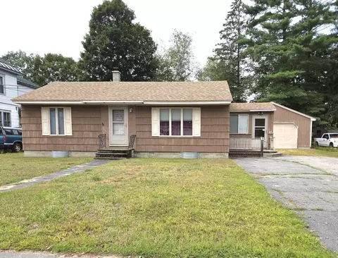 76 High St, Dixfield, ME 04224