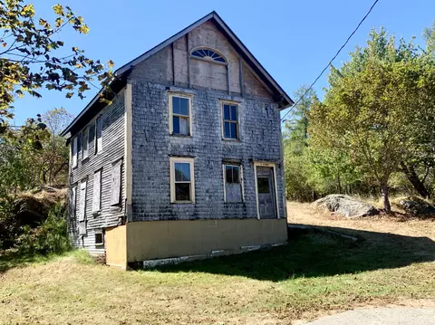 5 Gilman St, Eastport, ME 04631