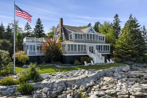7 Bayberry Ln, Southport, ME 04576
