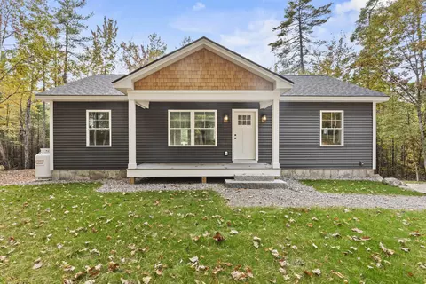 35 Rockwood Dr, Harrison, ME 04040