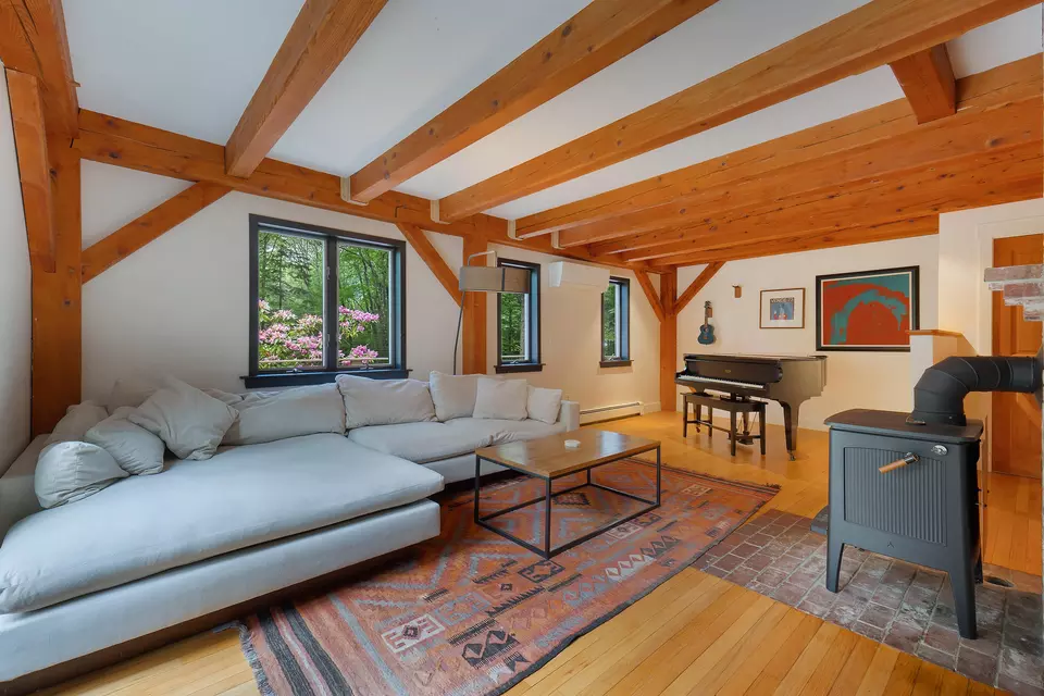 Living - 2 Harbor Ridge Rd, Freeport, ME 04032 photo 2 of 2
